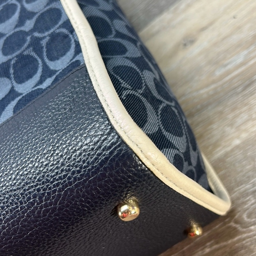 COACH C2823 TALL DEMPSEY CARRYALL SIGNATURE C WITH COACH PATCH & WRISTLET! - Picture 13 of 16